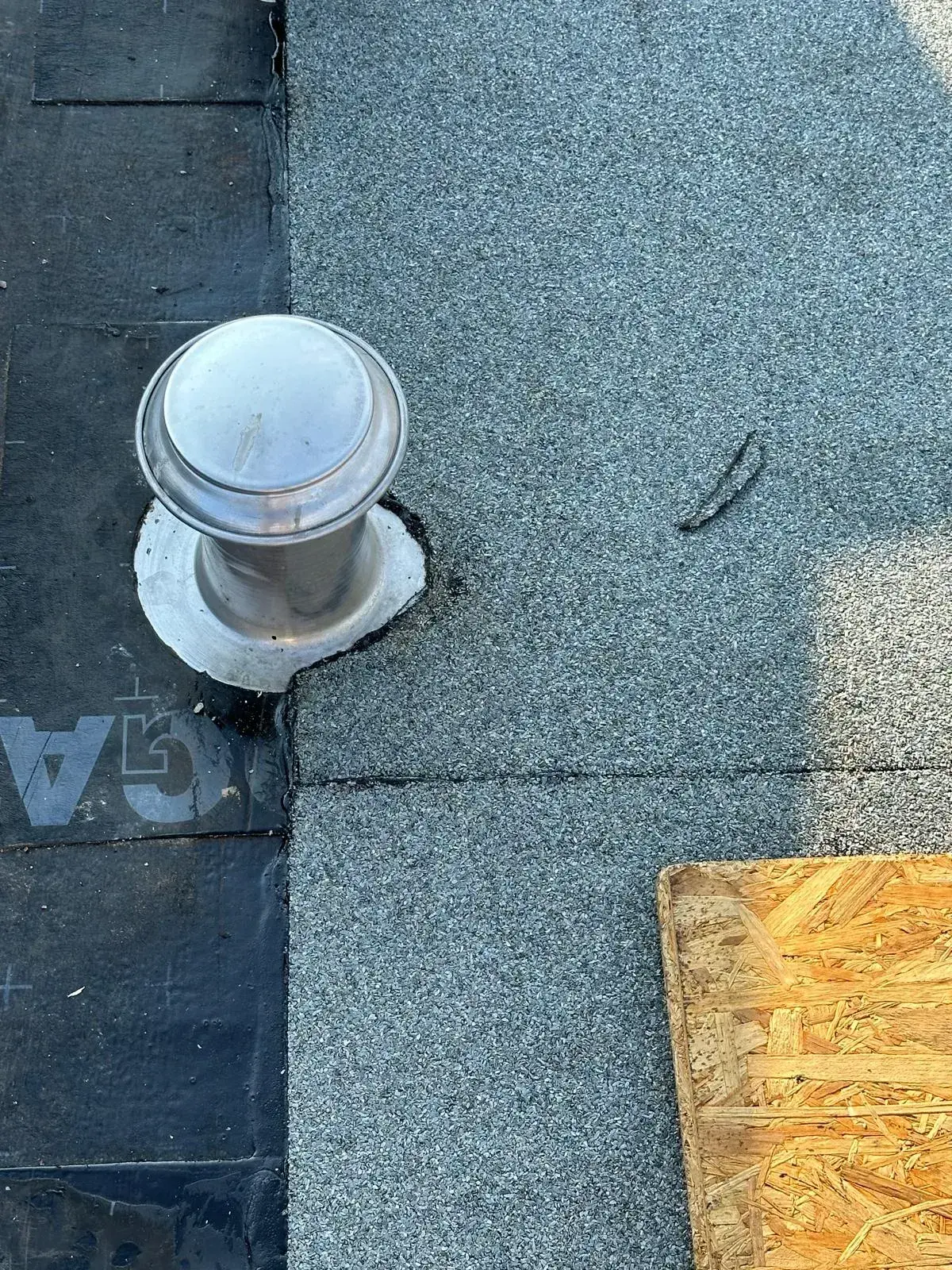 Dachinspektion – Prüfung einer Dachdurchdringung