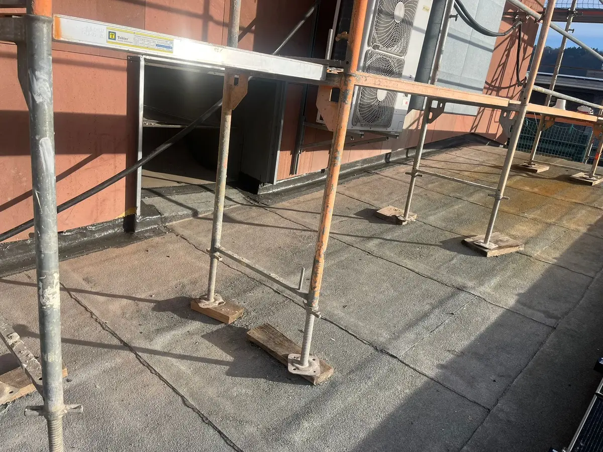 Geöffneter Reparaturbereich zur Schadensbehebung