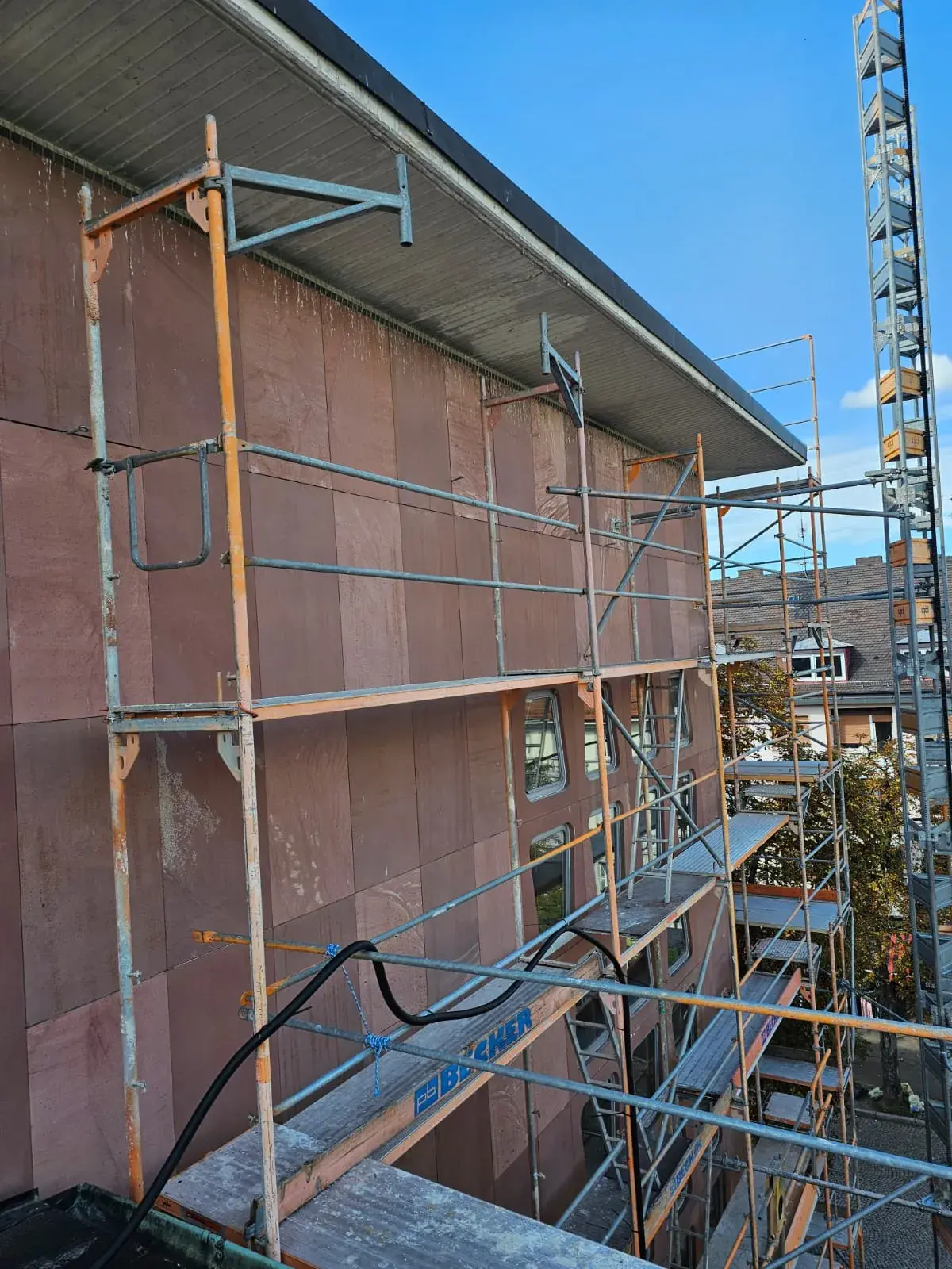 Fertig sanierte Dachfläche nach Abschluss der Dachsanierung