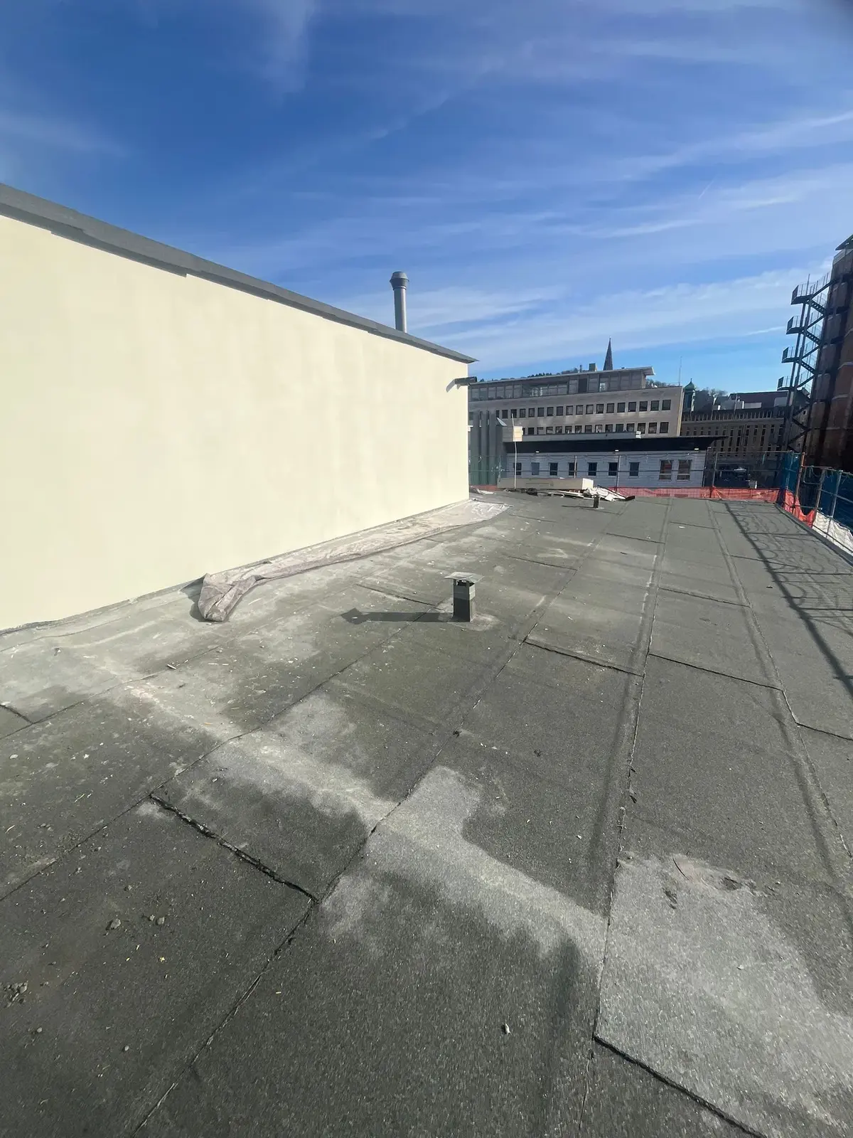 Dachwartung – Nahtbereiche der Bitumenabdichtung