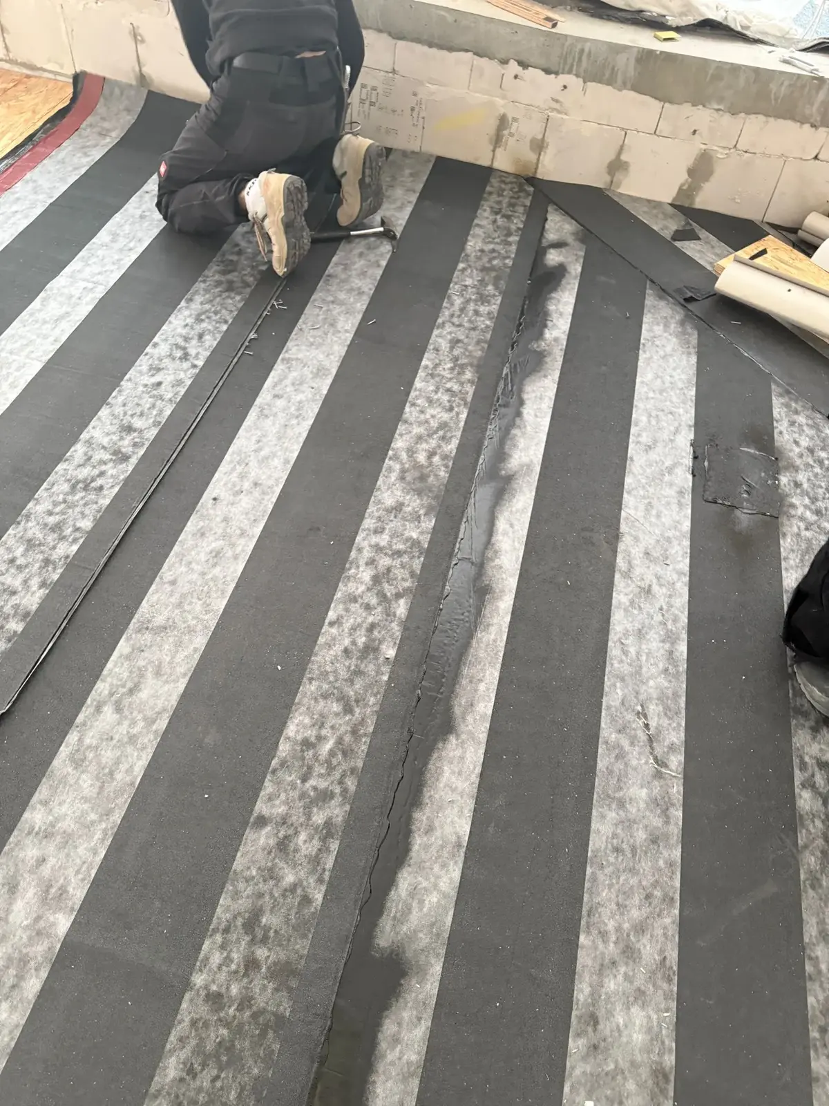 Dachwartung – Inspektion der Dachfläche vor Ort