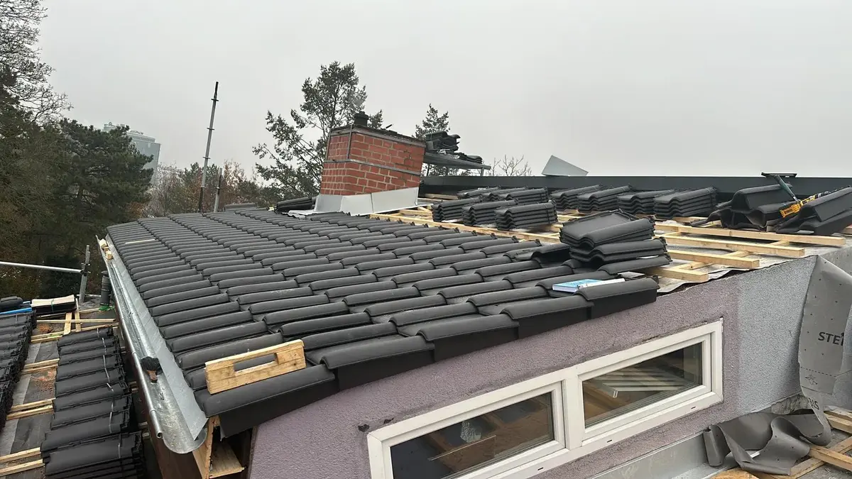 Dachwartung – Detailansicht der Dachentwässerung