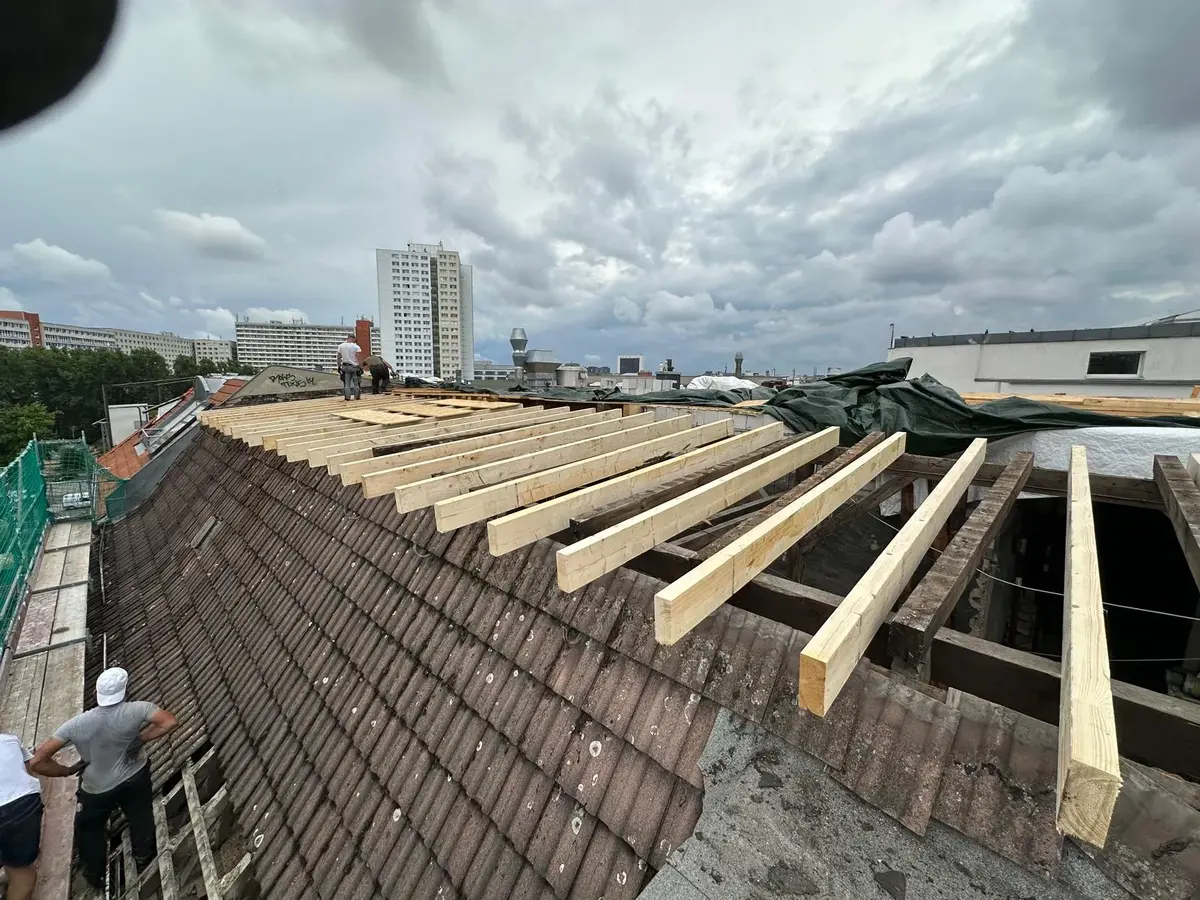 Dachwartung – Kontrolle von Anschlüssen und Detailpunkten