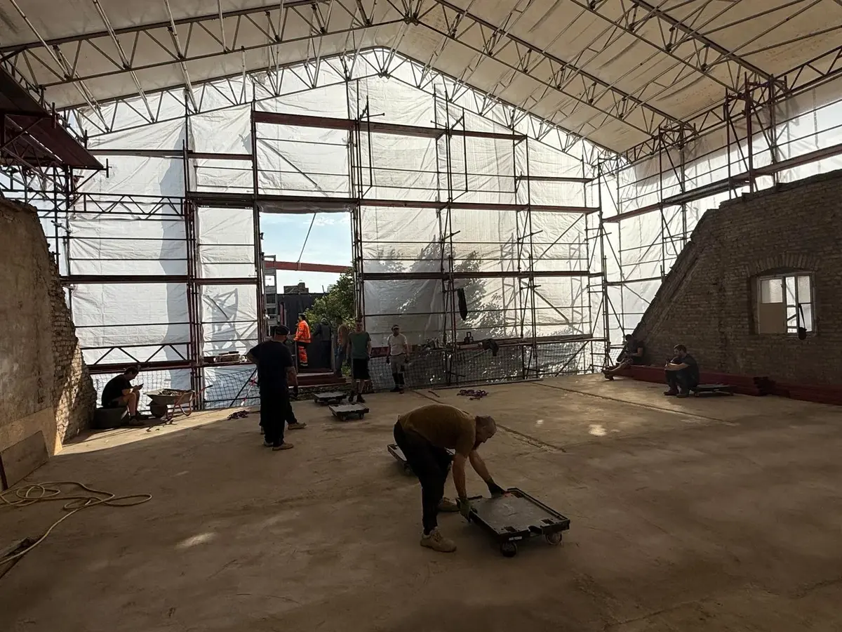 Neubau-Dacharbeiten in Strausberg – Aufbau der Dachkonstruktion im Wohnungsbau