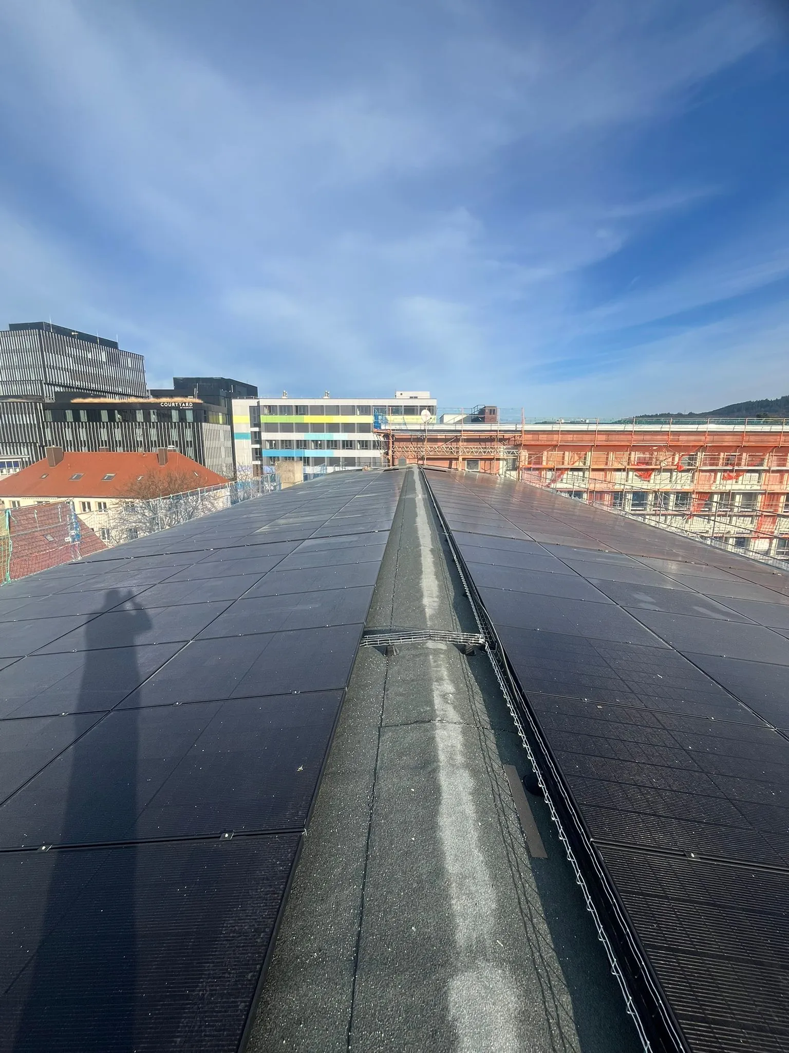 Flachdach Berlin – moderne großflächige Flachdachkonstruktion