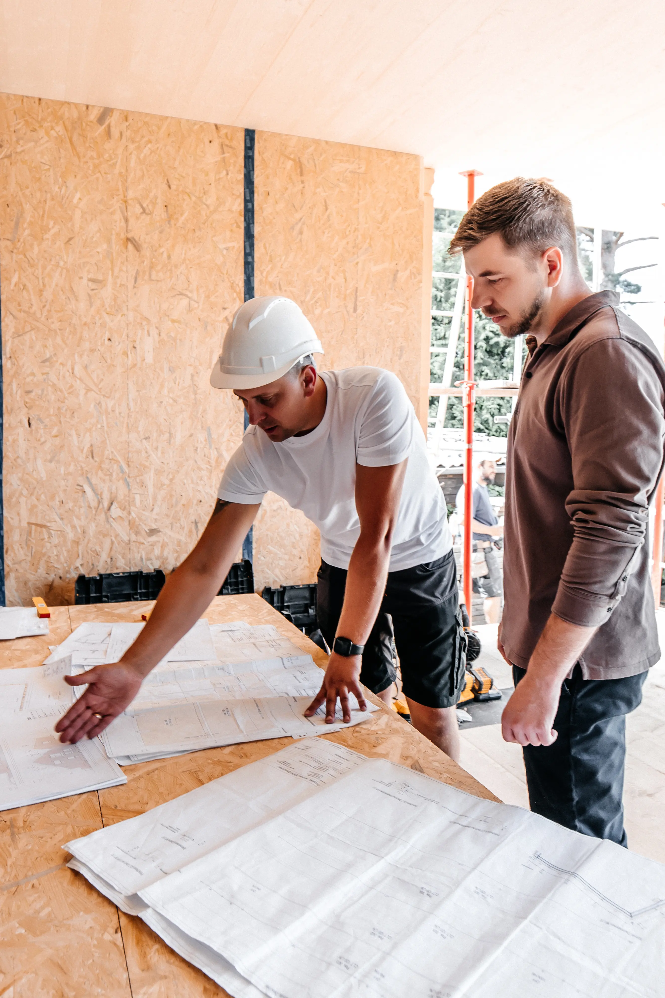 Beratung zu einem Dachprojekt durch einen Dachdecker in Berlin