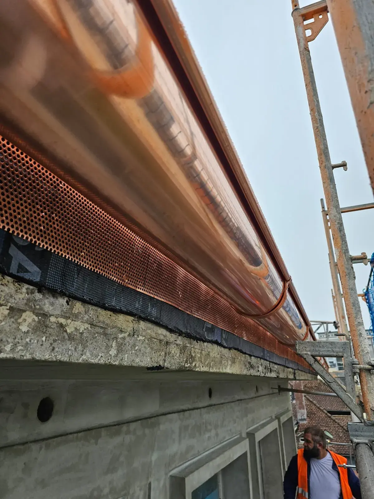 Anschlussdetail eines Flachdachs am Parapet