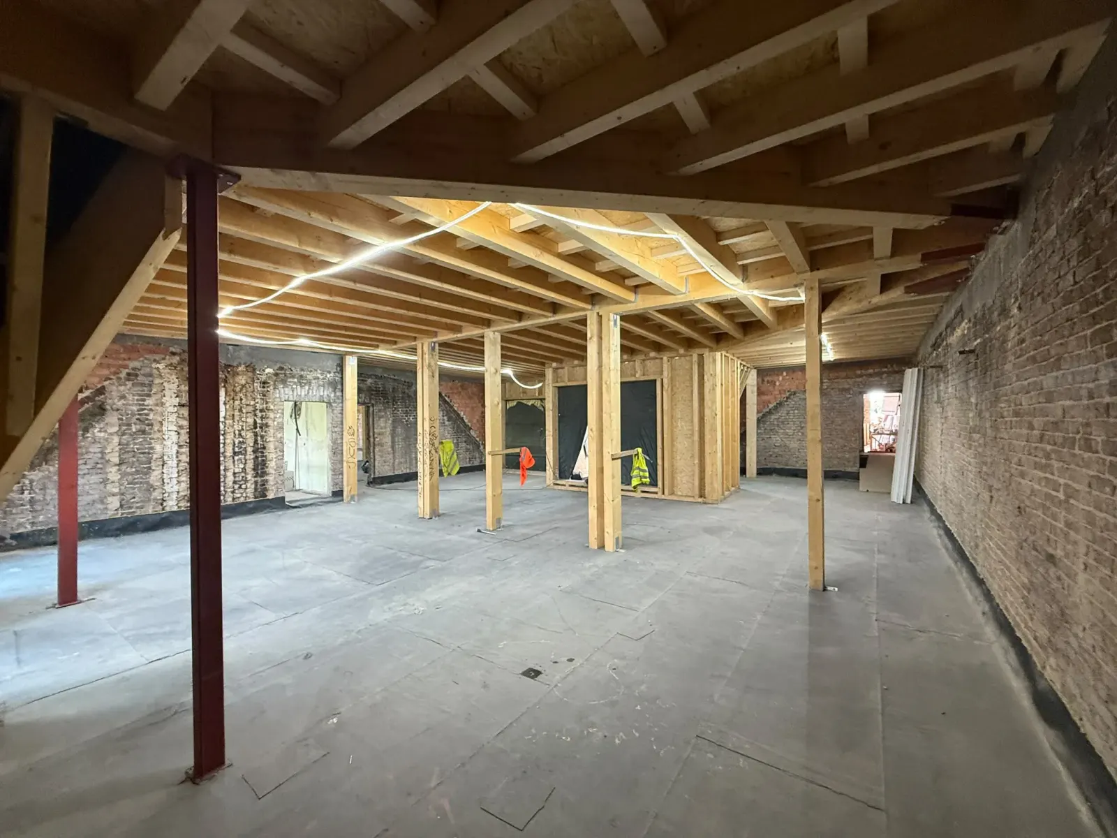 Großzügiger Dachausbau mit neuer Holzkonstruktion in Berlin