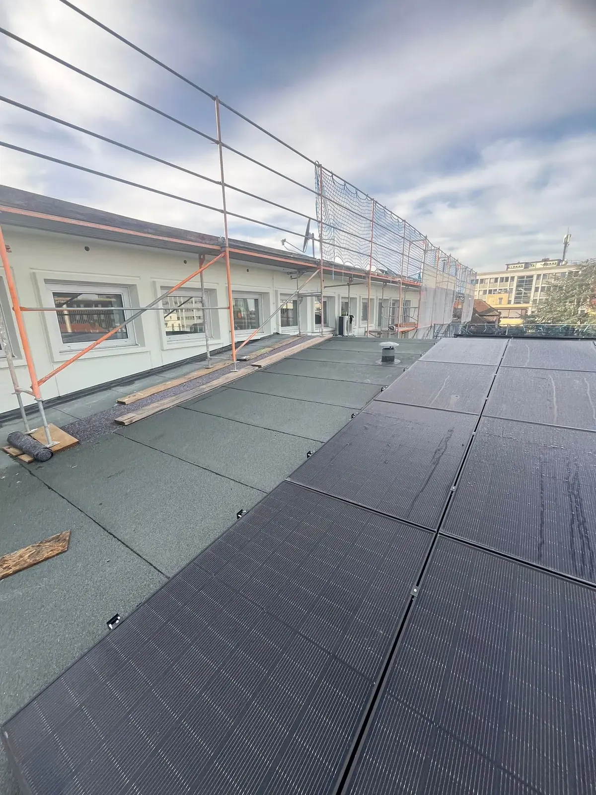 Klempnerarbeiten – Flachdach mit Attika und Blechkante