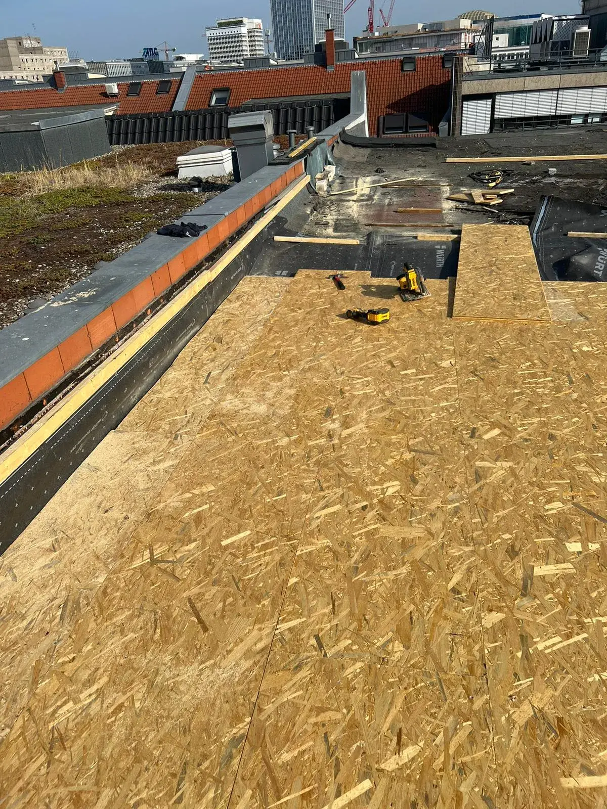 OSB-Verlegung als Untergrund für die Neueindeckung