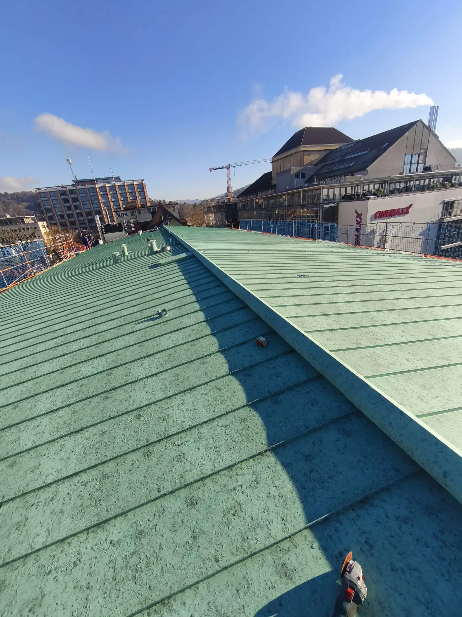 Gründach an moderner Architektur: Dachfläche mit Begrünungskonzept